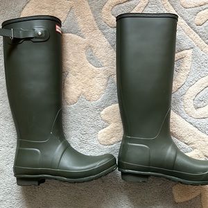 Women’s Olive green Hunter boots